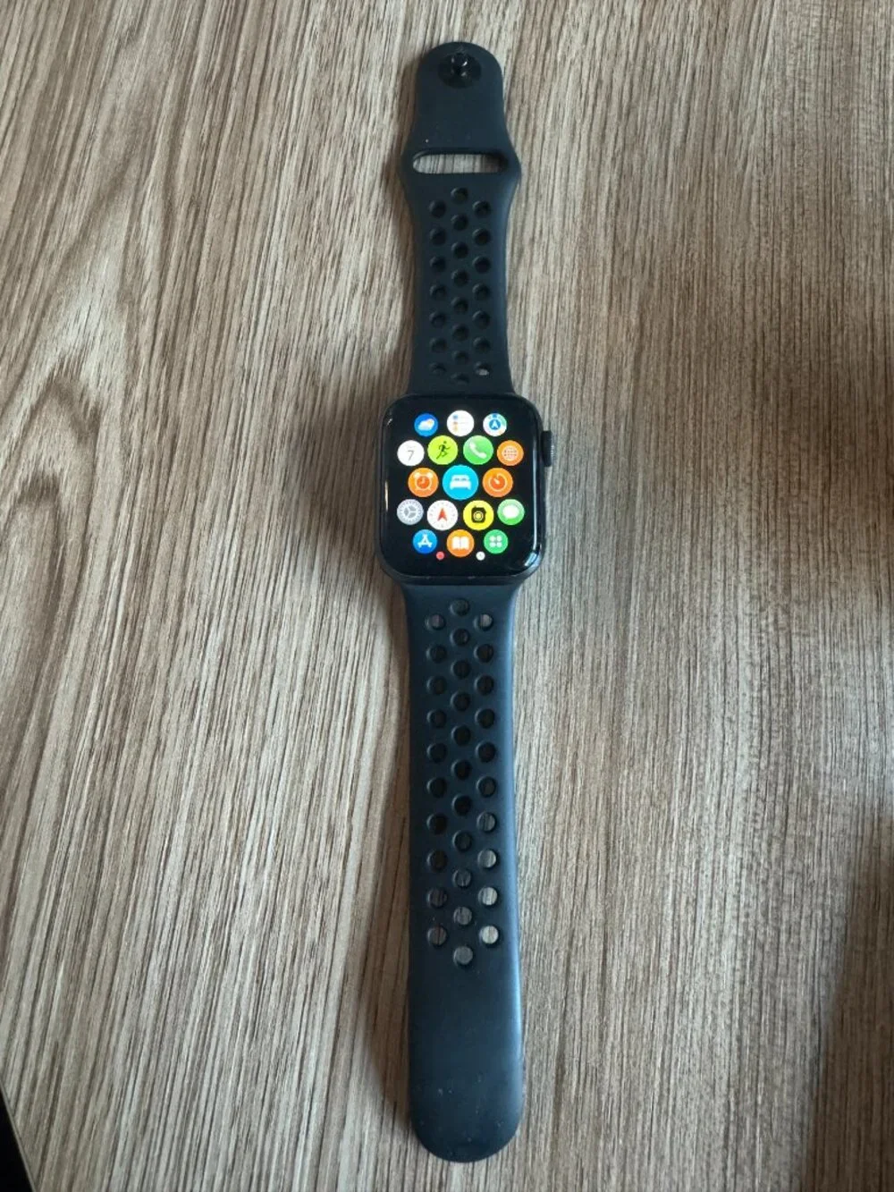 Apple Watch Nike Series 5 GPS, 40mm Space Gray Aluminum Case with Anthracite/Bla